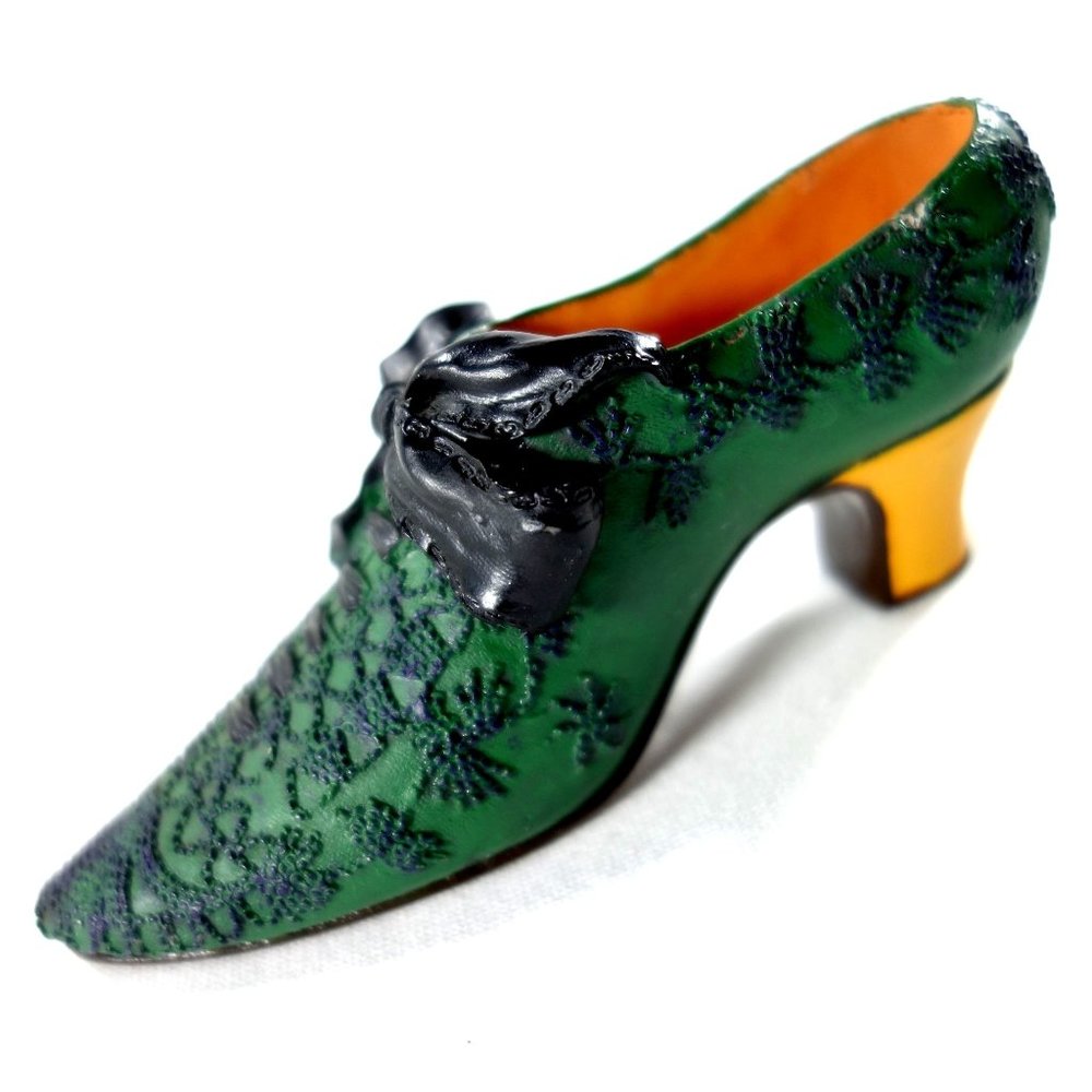 Vintage 1999 My Treasure Mini Green w/ Black Lace Detailing Resin High Heel Shoe